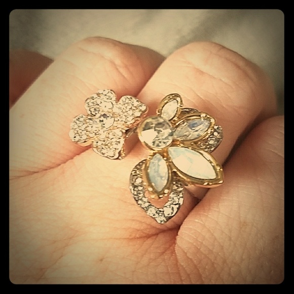 Jewelry - Sz 10 statement ring silver gold crystal flower